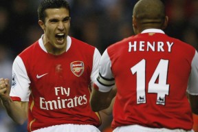 爱游戏娱乐平台-英格兰女子橄榄球队迅速崛起吸引全球关注，英式橄榄球女运动员