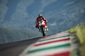 AYX GAMING-女子篮球青年队推行个性化技术训练方案，女子篮球队风采展示